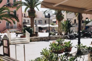 Slow Travel στην Κρήτη: Μια 2-εβδομάδα βάση στα Χανιά χωρίς ενοικίαση αυτοκινήτου (Παραλίες, Ταβέρνες, Μονοήμερες)