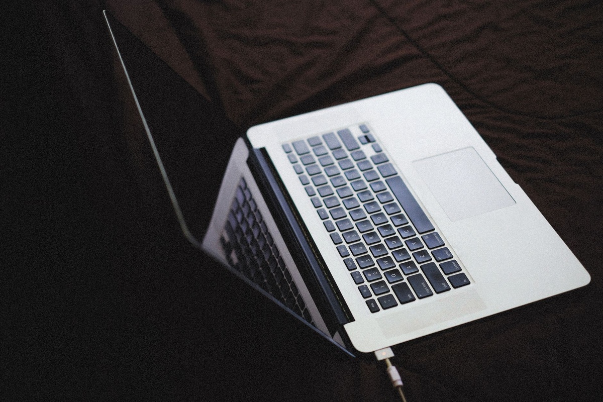 Testing laptops on battery and AC power — Comparing Intel, Qualcomm, Apple, and AMD