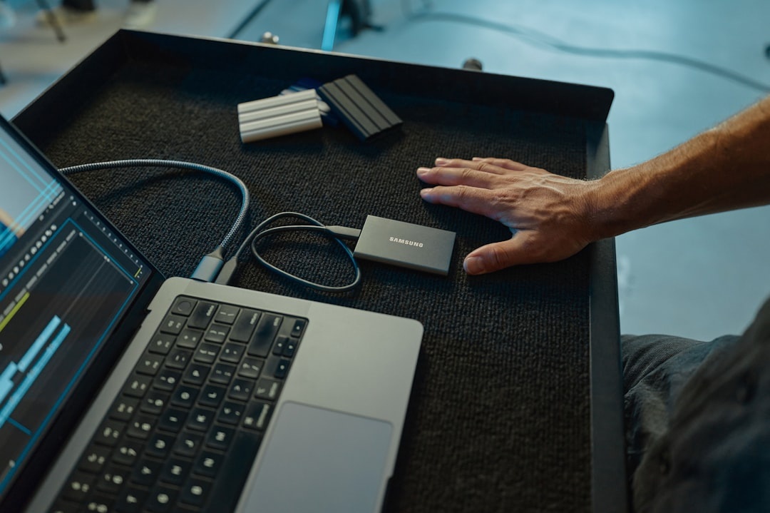 Testing laptops on battery and AC power — Comparing Intel, Qualcomm, Apple, and AMD