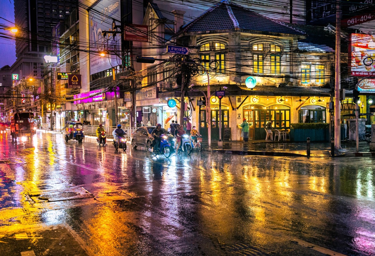 Thailand in Rainy Season: A Local’s 10-Day First-Timer Itinerary for July–September (Why Monsoon Months Mean Cheaper Islands, Fewer Crowds, and Better Street Food in Bangkok & Koh Samui)