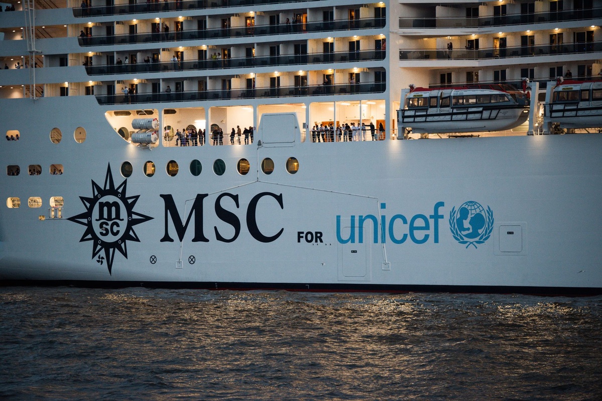 El costo real de un crucero MSC de 2 noches por el Mediterráneo desde Barcelona con niños: tasas portuarias, paquetes de bebidas, clubes infantiles y por qué una tarifa de 99 € se convierte en 650 € para una familia de cuatro