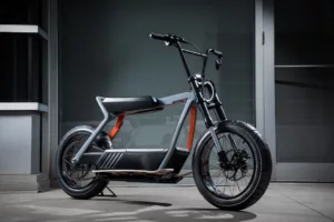 Ez a 3D-nyomtatott elektromos motorcsónak a bőröndödbe hajtható — de „túl gyors” a legtöbb utazónak