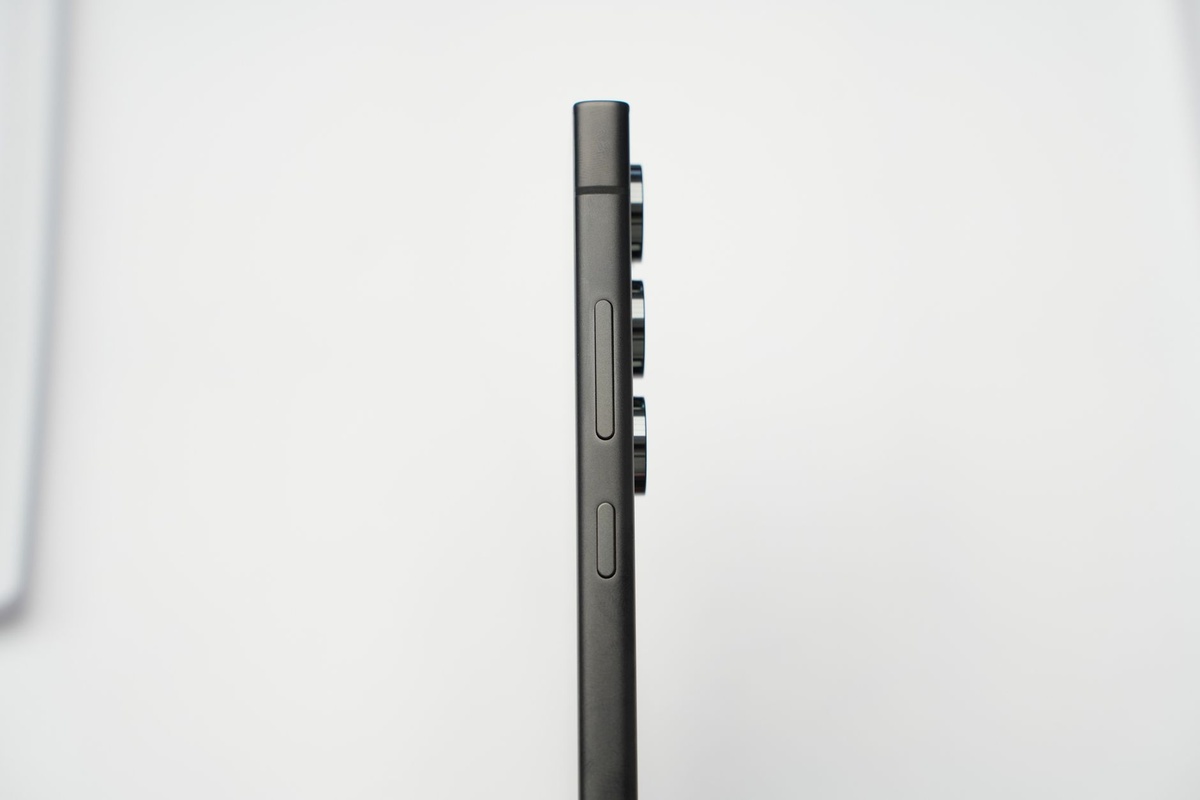 This new, ridiculously thin magnetic power bank fits the Pixel 10 perfectly [Gallery]