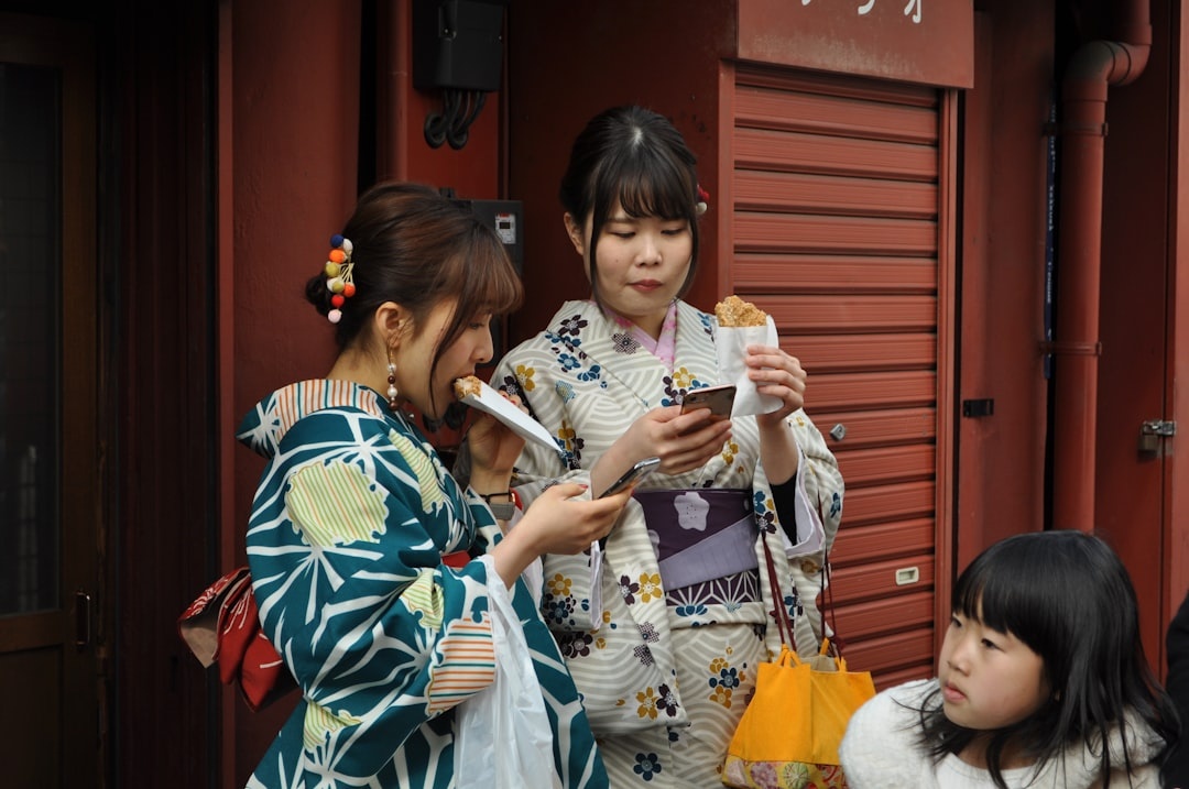Tokyo to Kyoto with Kids: Shinkansen vs Domestic Flight vs Rental Car — A First‑Timer Family Comparison of Cost, Luggage Rules, and Travel Time in 2026