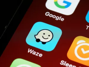 Τα Νέα AI Χαρακτηριστικά του Waze Είναι Εδώ — Και Είναι Φτιαγμένα για Καλοκαιρινά Οδικά Ταξίδια