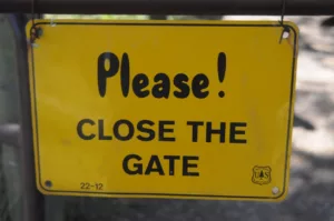 Τι είναι οι «gate lice»; Γιατί όσοι στριμώχνονται στην πύλη ίσως να μην έχουν θέση στο αεροδρόμιο του 2026