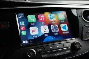 WhatsApp Προσθέτει Apple CarPlay, Αναβαθμίσεις Android Auto, Εγγραφές σε iPad — Γιατί Μετράει στο Καλοκαιρινό Οδικό Σου Ταξίδι