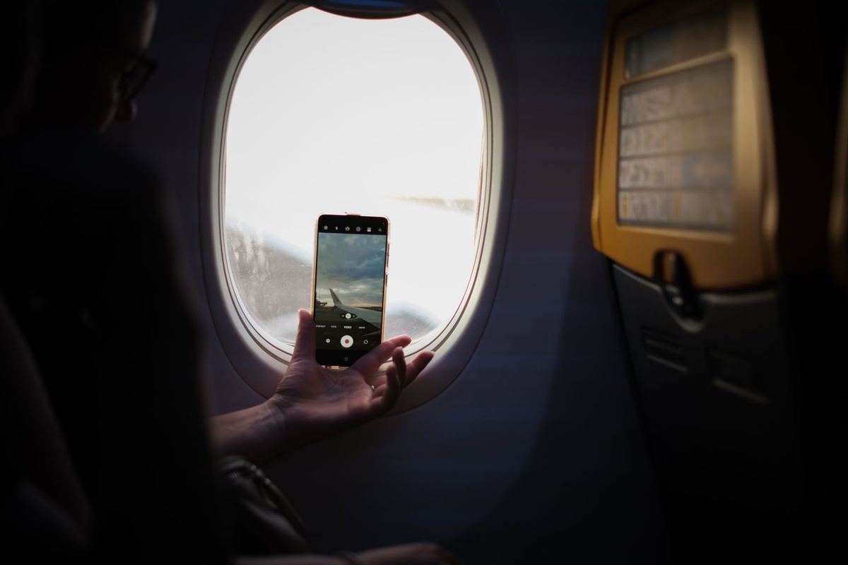 Google AI Mode adds flight price tracking, hotel booking, & more travel tools