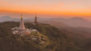 Πώς να περάσεις 90 μέρες στο Chiang Mai ως senior digital nomad — Παρατάσεις βίζας, διαμερίσματα ฿18.000 & έξυπνη ρύθμιση ασφάλισης υγείας