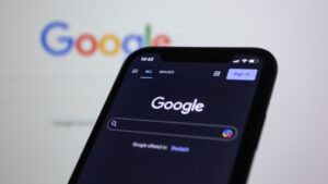 Google Play Must Make Alternative App Stores Easier to Download: Why Travelers Should Care
