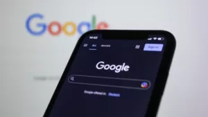 Το Google Play πρέπει να κάνει πιο εύκολη τη λήψη εναλλακτικών καταστημάτων εφαρμογών: Γιατί να νοιάζονται οι ταξιδιώτες