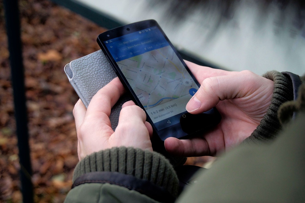 PastPorts: Travelers Are Using AI to Find the Exact Spot of an Old Photo — Why 66% Want to Recreate a Memory and How to Plan a Memory-Lane Trip