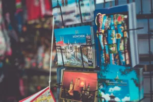 Shelf-ie Souvenirs: 8 Προορισμοί Αξίζουν Μόνο και Μόνο για το Ράφι-τους με Προμήθειες
