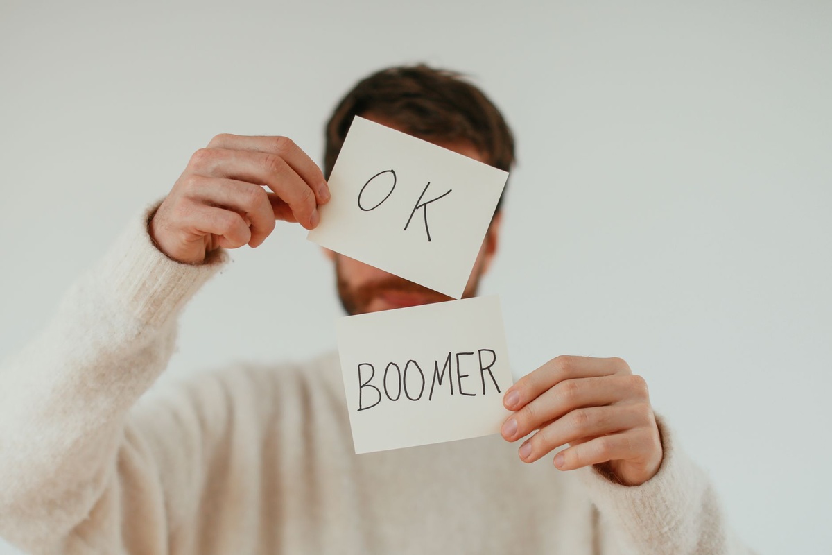 El Paradoja de la Sostenibilidad: Por Qué los Boomers Son Más Verdes que la Gen Z en la Carretera, y Qué 74% de los Viajeros Ahora Revisa Sobre el Clima Extremo Antes de Reservar