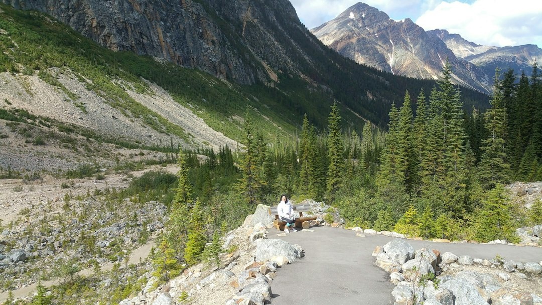 Una luna di miele accessibile con Rocky Mountaineer da Vancouver a Banff: un case study di lusso di sei giorni per un utente in sedia a rotelle che copre assistenza all’imbarco, posti GoldLeaf, hotel accessibili, trasferimenti privati e costo totale