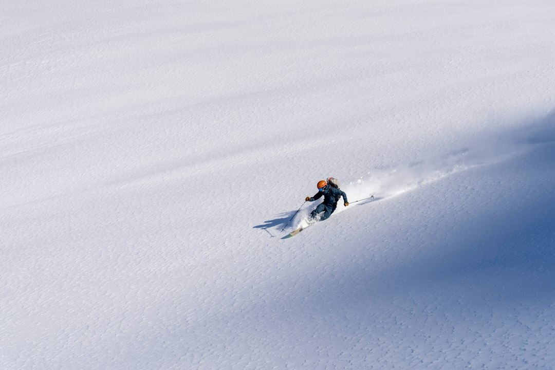 How to Plan a Budget Off-Piste Ski Week in Bansko: Step-by-Step Snow-Window Selection, Avalanche Training, Guide Booking, Gear Rental, and January–March Costs