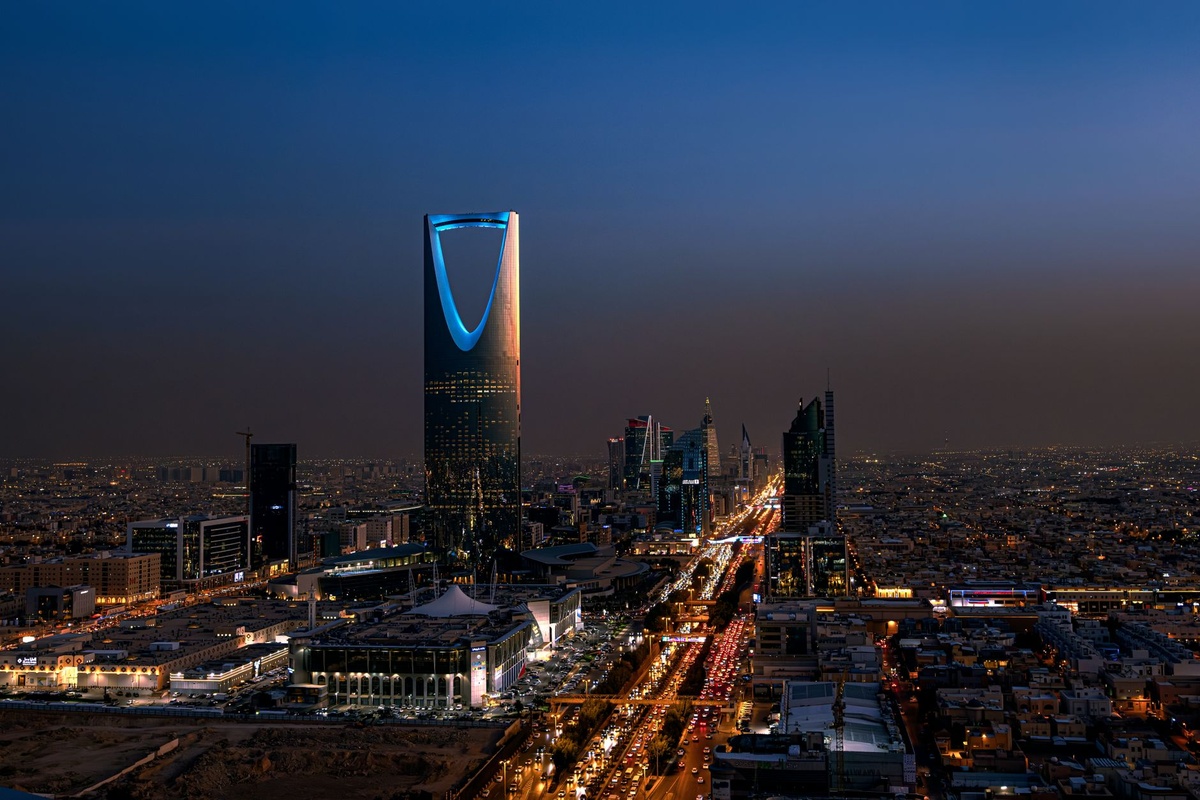 Cómo usar la visa de escala de 96 horas de Arabia Saudita para un fin de semana en Jeddah: elegibilidad paso a paso, reservas con Saudia y Flynas, reglas de hotel, traslados y costes de 2026