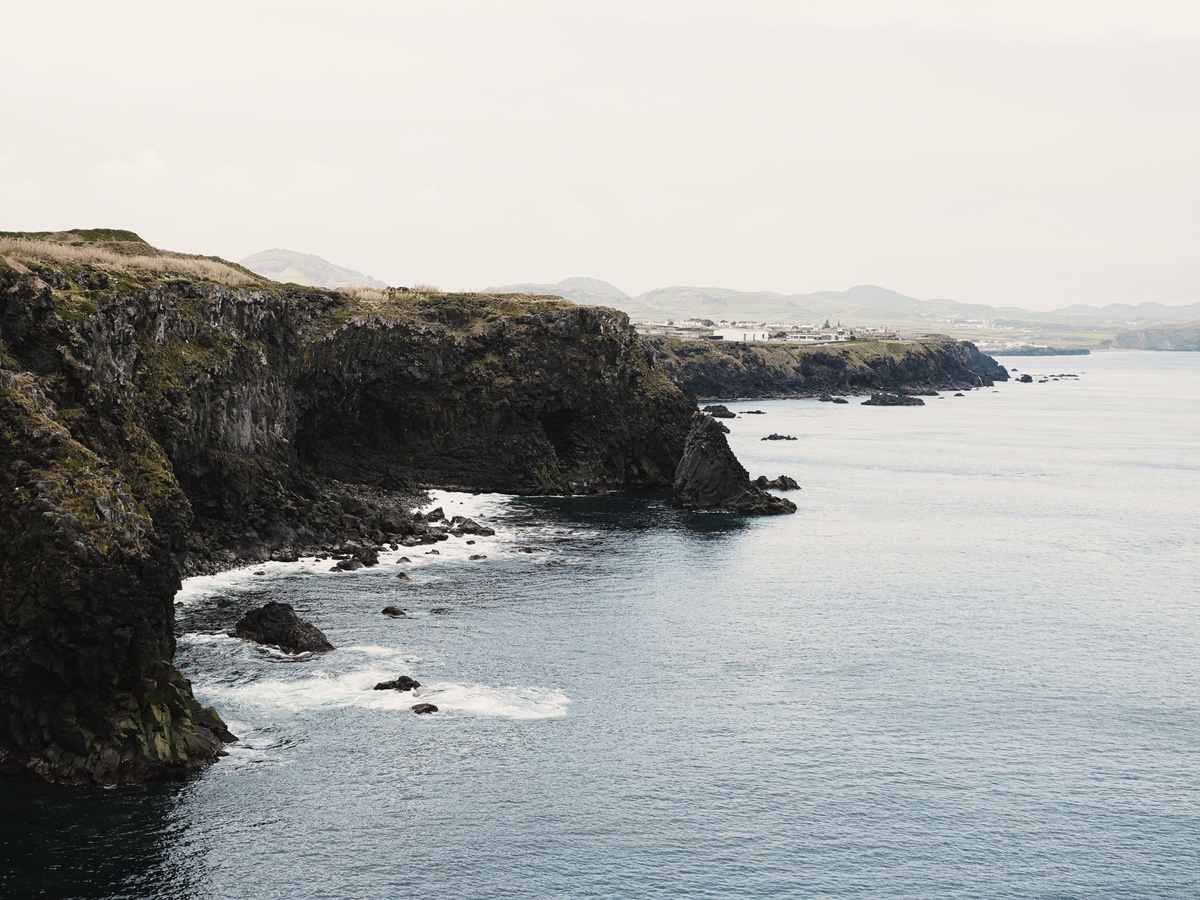 Iceland vs the Azores vs the Japanese Alps for a September Hot-Spring Escape: Comparing Water Temperatures, Rain, Crowds, Mountain Weather, Bathing Etiquette, and Seven-Night Costs