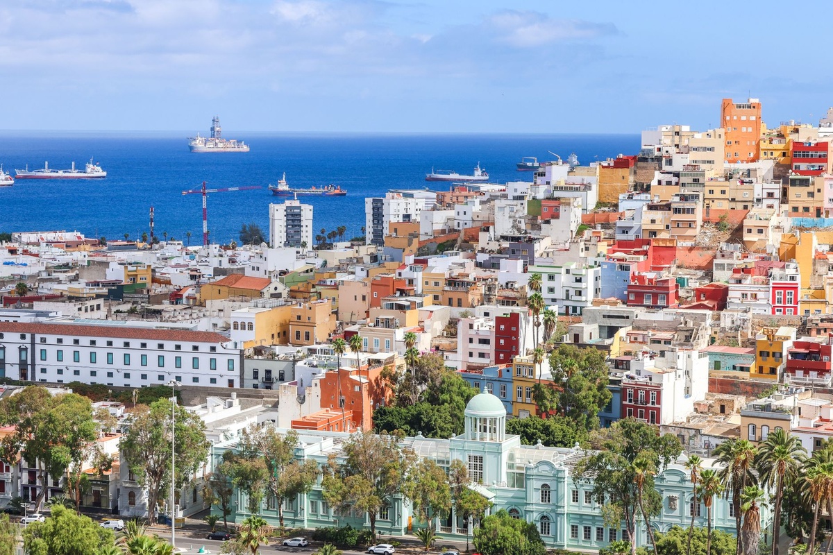 Madeira vs Creta vs Gran Canaria para una workation de slow travel de 30 días: comparación de coworking, caminabilidad, rutinas de bienestar, velocidades de internet, alquiler de septiembre y vida sin coche