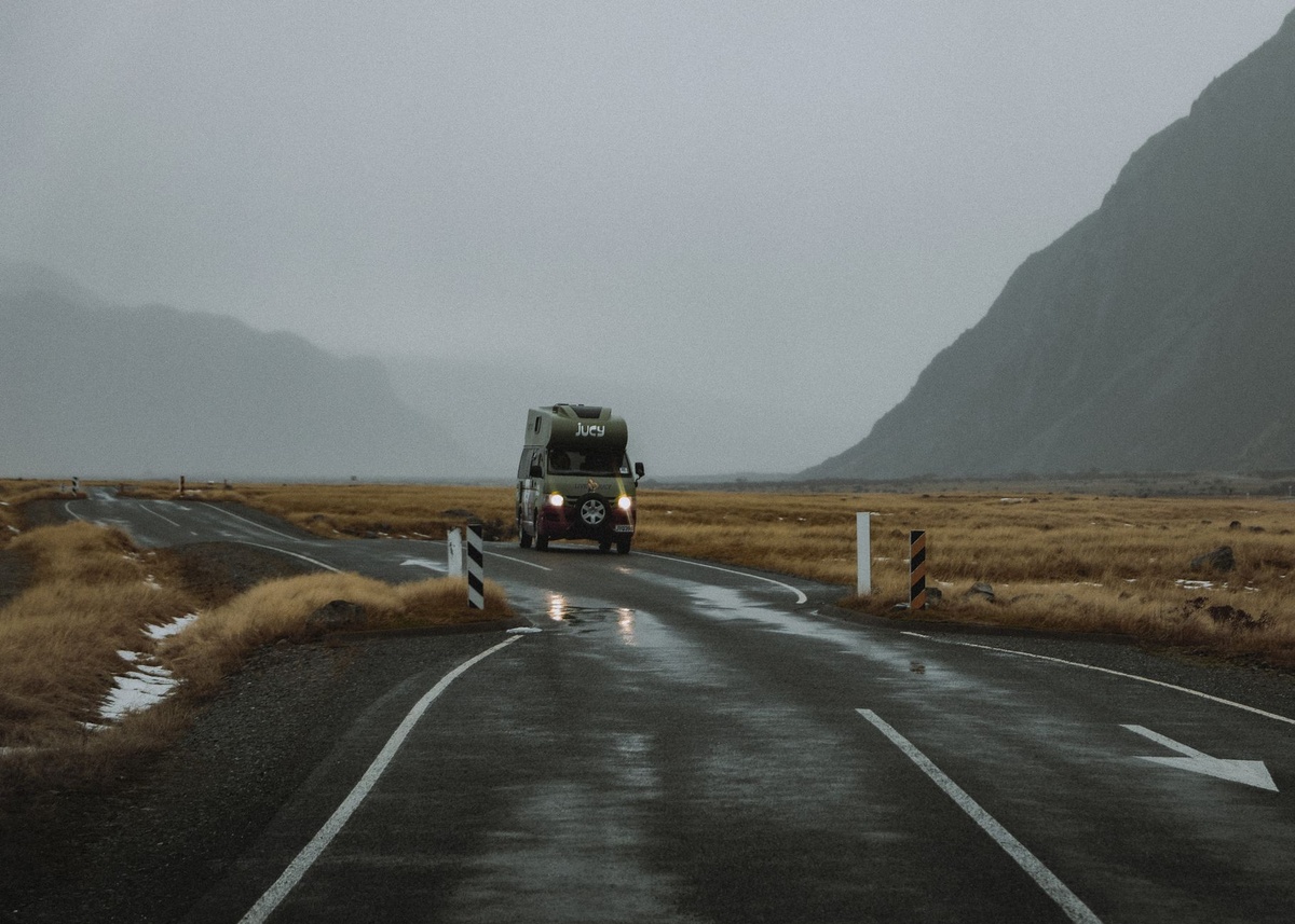 South Island Campervan Routes for First-Time Backpackers: Comparing a 10-Day Queenstown Loop, Christchurch-to-Queenstown, and Picton-to-Dunedin by Fuel, Campsites, Ferry Costs, and September Weather