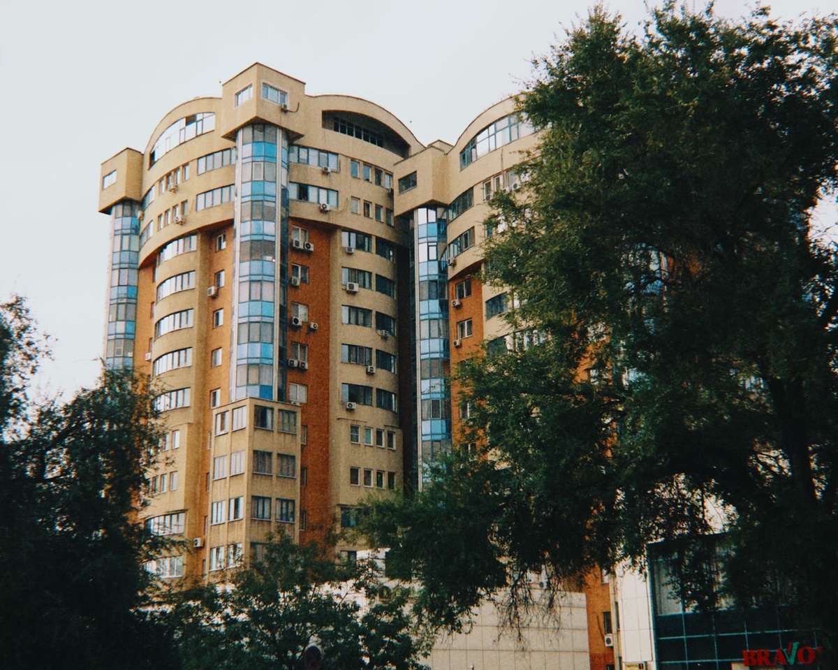 The September Almaty Mistakes First-Timers Still Make: Why “Perfect Shoulder Season” Can Backfire in Medeu, Shymbulak, and Big Almaty Lake