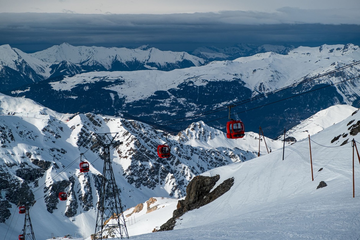 Three Car-Free Alpine Weekends Under €300: Comparing the Julian Alps, High Tatras, and Austrian Tyrol by Train Fare, Trail Difficulty, September Weather, Lodging, and CO₂
