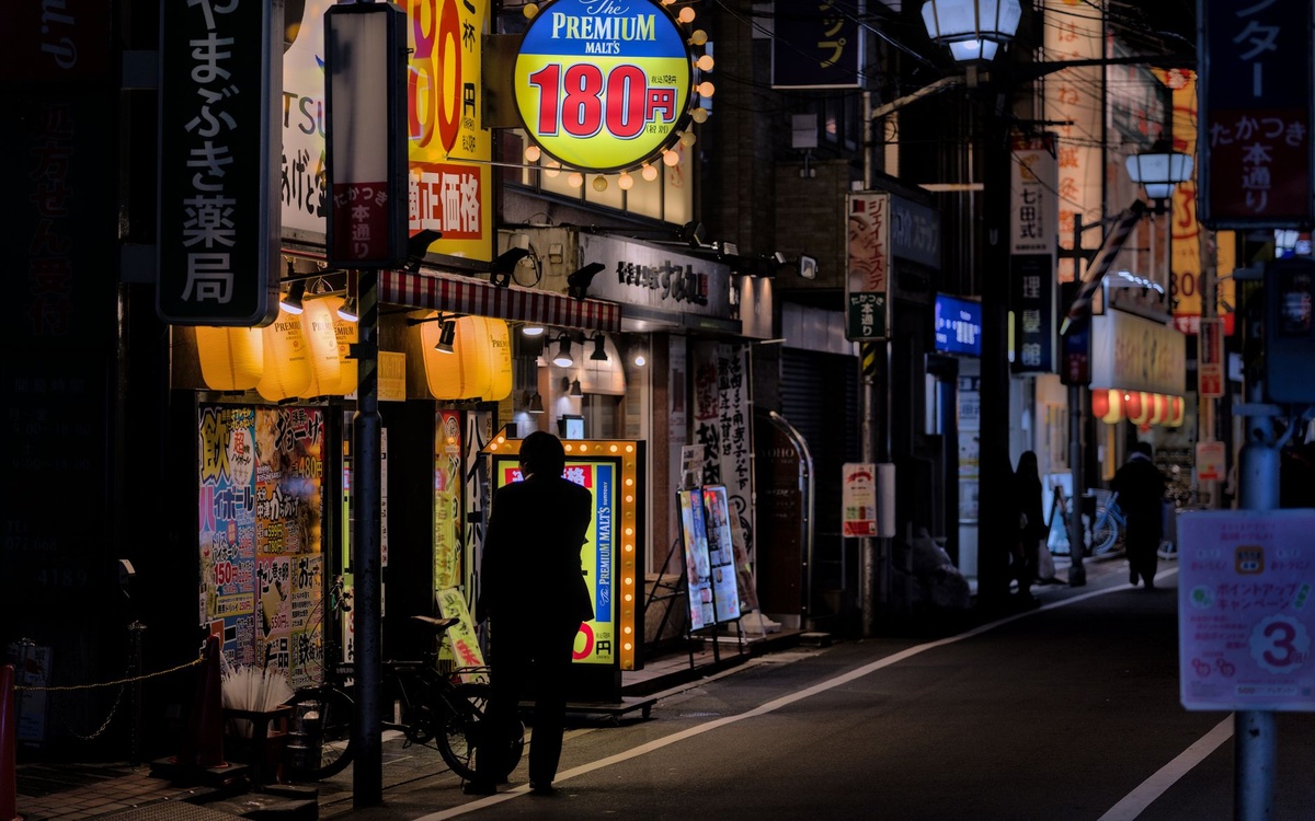 Tokyo vs Osaka After Dark: A Data-Driven First-Timer’s Guide to Hotel Prices, Last-Train Times, Nightlife Costs, Noise Levels, and Safe Neighborhoods in 2026