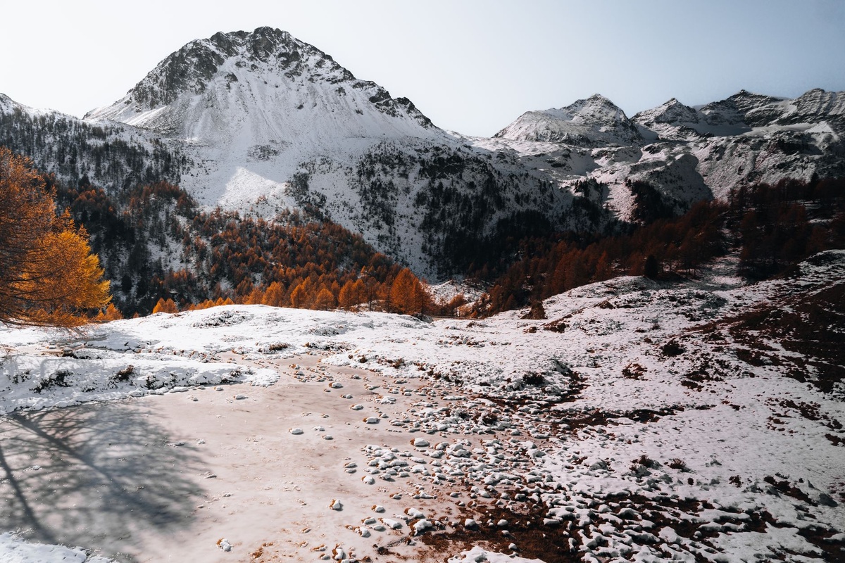Quando uma montanha cai: como o gelo e a rocha desencadearam a catástrofe de enchentes no Nepal — e por que a mudança climática está aumentando os riscos