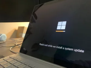 Το Windows 11 Cloud Rebuild είναι το safety net για laptop στα ταξίδια που ήθελα χρόνια