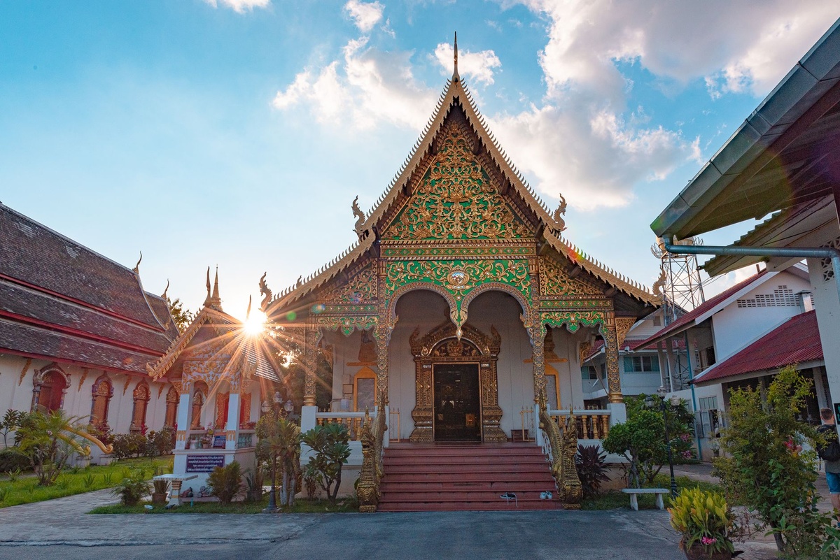 Chiang Mai vs Da Nang vs Penang vs Siem Reap pour une workation d’octobre : comparaison fondée sur les données de la pluie de mousson, du risque d’inondation, de la qualité de l’air, des coupures internet, des prix du coworking et du coût de la vie sur 30 jours
