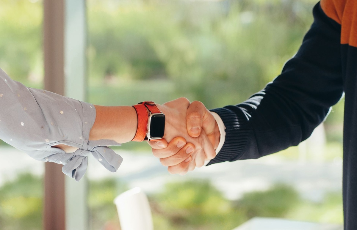 Offerte: Pixel Watch 5 scontato fino a $108, telefono TCL NXTPAPER a $200, il nuovo Smart Display Hub di Anker, e altro da $20