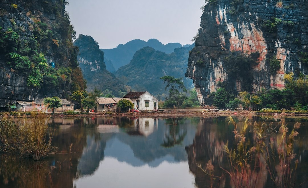 How a Solo Traveler Did Vietnam North to South in One Long Weekend in October: A 72-Hour Hanoi–Da Nang–Ho Chi Minh City Case Study Comparing Vietnam Airlines vs Bamboo Airways Hops With the SE1 Sleeper-Train Leg, Skipping Flood-Season Hue, End-of-Monsoon Ba Na Waterfalls, Hostel Dorms From $7, Grab Transfers, and a Total Spend Under $320