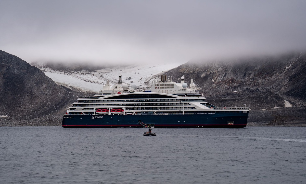 How to Book an Arctic Expedition Cruise for the August 12, 2026 Total Solar Eclipse: A Step-by-Step Comparison of Greenland and Iceland Itineraries, Viewing Probability, Polar Ship Cabins, Zodiac Landings, Insurance, and Early-Booking Costs