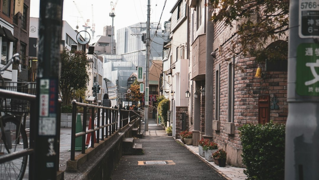 How to Choose Between Tokyo and Osaka for a Family Noctourism Trip: A Step-by-Step October Plan Comparing Shinjuku, Asakusa, Namba, and Tennoji Hotels, Night Attractions, Last Trains, and Child-Friendly Dining