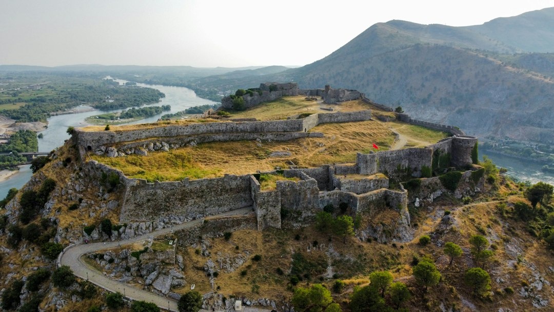 How to Plan a First 10-Day Albania–Montenegro Trip for Under €650 in October: A Step-by-Step Route With Shoulder-Season Buses, Hostel Prices, Coastal Temperatures, Rainy-Day Alternatives, and Daily Spending Caps