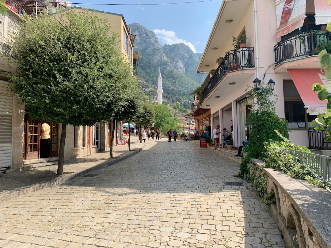 How to Plan a First 10-Day Albania–Montenegro Trip for Under €650 in October: A Step-by-Step Route With Shoulder-Season Buses, Hostel Prices, Coastal Temperatures, Rainy-Day Alternatives, and Daily Spending Caps