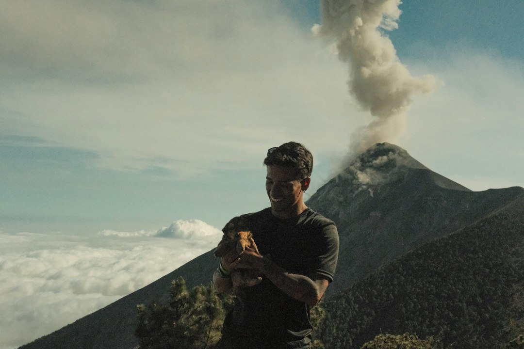 How to Trek Acatenango and Watch Fuego Erupt in October: A Step-by-Step Overnight Plan With Rainy-Season Weather Windows, 1,500-Meter Elevation Gain, Guide Selection, Gear Rental, Campsite Safety, and 2026 Costs