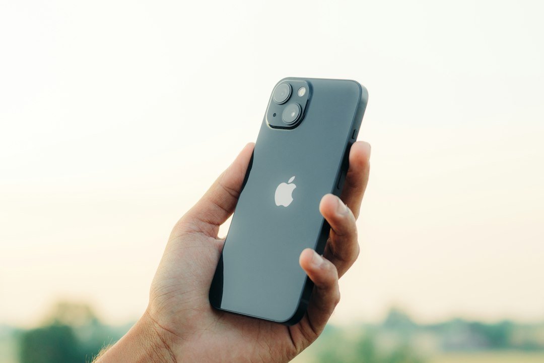iPhone 17 Pro vs Pixel 10 Pro vs Galaxy S26 Ultra for a Solo Traveler Who Gets Drafted as Photographer on a Multi-Generational Family Trip to Tuscany: Comparing Group-Shot Lenses, Moving-Kid Autofocus, Low-Light Dinner Shots, Shared-Album Workflows, Battery Life Over 12-Hour Days, and Price per Feature