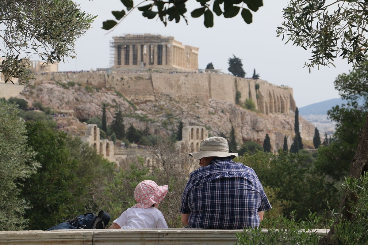 Lisbon vs Athens vs Valletta for a Family Trip: Pediatric Care, Vaccines, Heat, Water and Medical Costs Compared