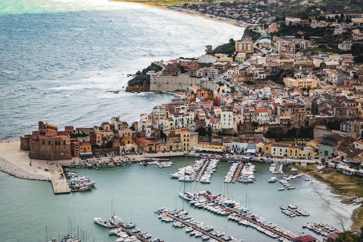 Madeira vs Sicily vs Costa del Sol für eine zweite Hochzeitsreise im Oktober nach 65: Fünf Jahre Wetter, Fünf-Sterne-Hotelpreise, Flugzeiten, Gehaufwand, Reiseversicherung und Luxuspakete unter 4.000 €
