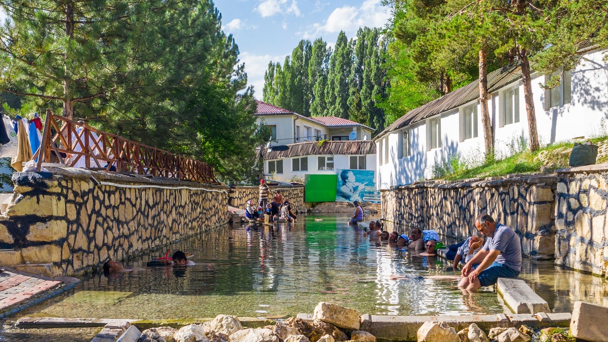 Thermal Campsites Instead of Spa Hotels: A Data-Driven Comparison of Sárvár, Terme Čatež, and Moravske Toplice for Budget Backpackers by Cabin and Tent Prices, Included Bath Access, Water Temperatures, Transit, Kitchens, and Seven-Night Costs