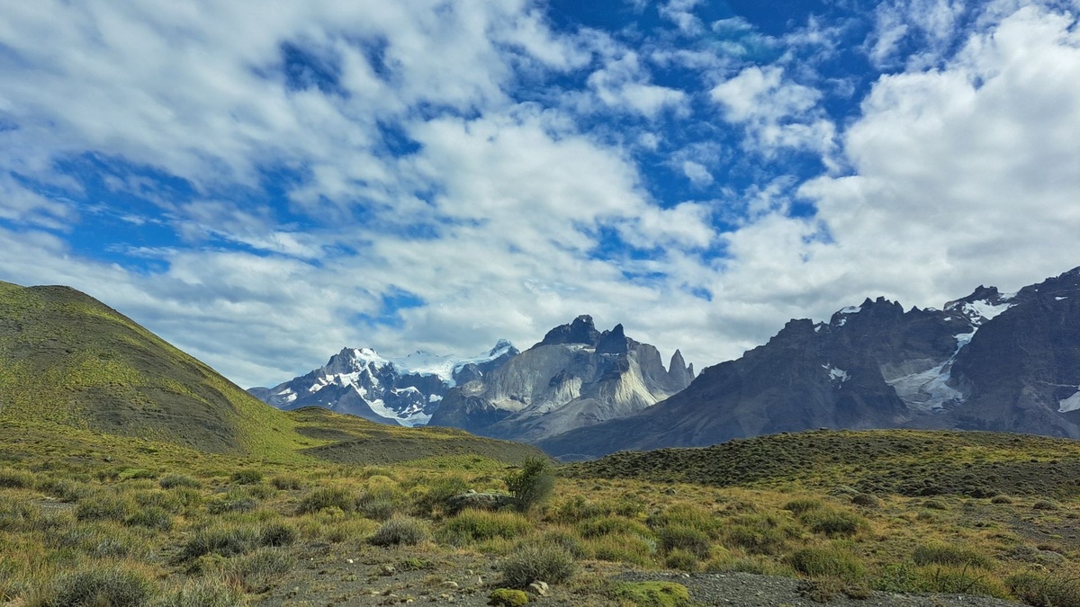 Torres del Paine’s W Trek vs El Chaltén for a First Patagonia Trip: A Data-Driven October 2026 Guide Comparing Campsites, Permits, Food, Bus Fares, Trail Difficulty, Weather Risk, and 10-Day Backpacker Costs