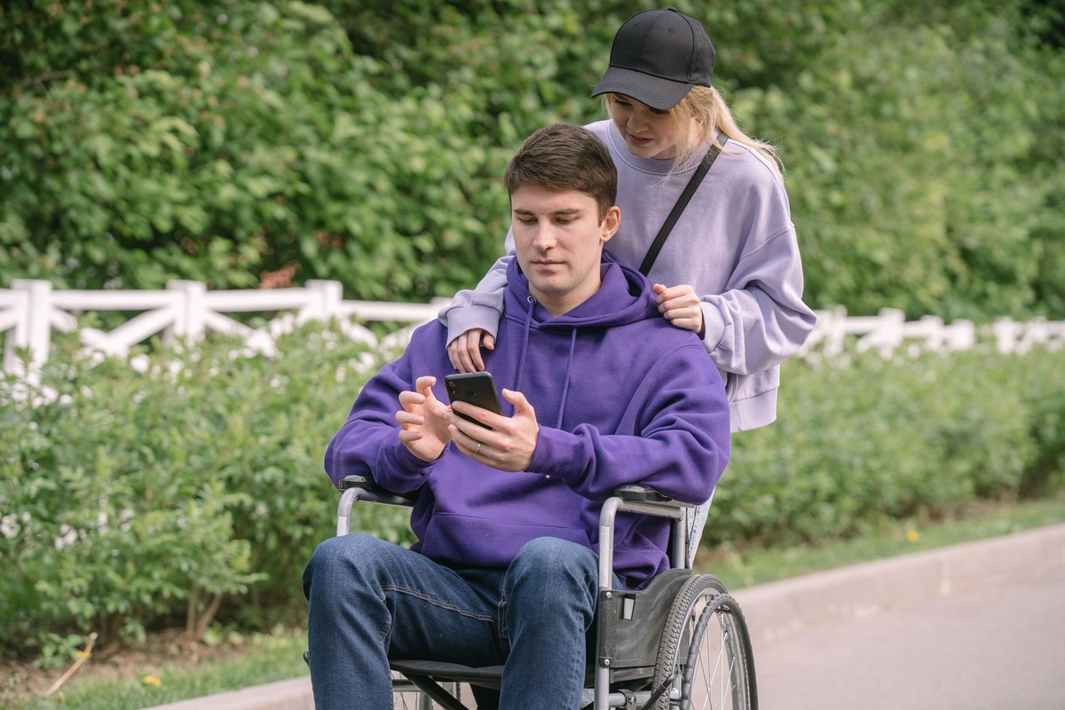 What a Wheelchair-Using Couple Spent on Seven Days in Valencia: A €1,650 Accessible-Travel Case Study With Daily Hotel, Meal, Metro, Attraction, Beach-Access, Equipment-Rental, and Taxi Costs