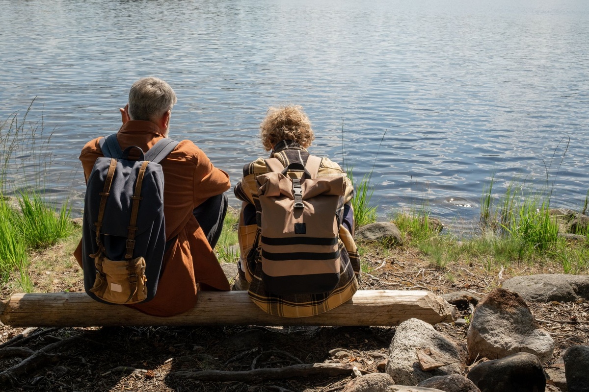 What Should a First-Time Eco-Conscious Cruiser Pack for Norway? A Data-Driven Seven-Night Fjords Packing List Comparing Luggage Weight, Refillable Toiletries, Formalwear, Ship Laundry, Plastic Restrictions, and Port Weather