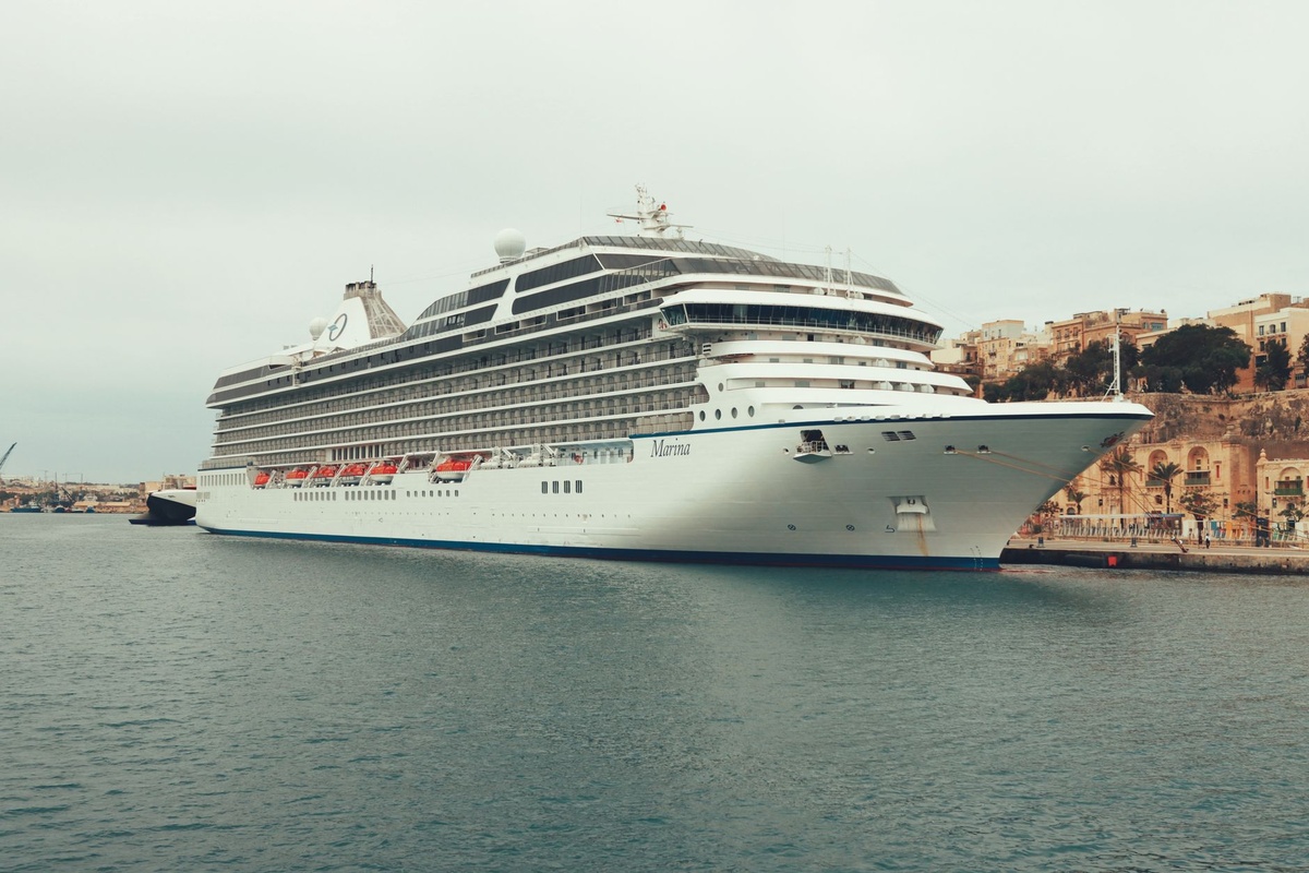 What to Pack for an October Mediterranean Cruise: A Data-Driven Athens–Santorini–Malta–Barcelona List Based on 10 Years of Temperature, Rain, Wind, Sea Conditions, Dress Codes, Laundry Prices, and Cabin Storage