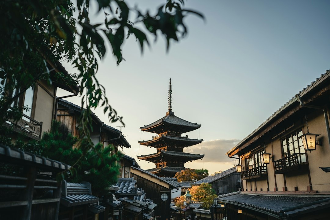 Which Kyoto Temples Are Easiest After 65? A Data-Driven Guide to 15 Temples Ranked by Steps, Walking Distance, Benches, Toilets, Bus Access, Autumn Crowds, and Taxi Fares