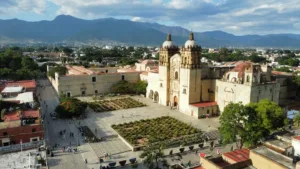 Which Oaxaca Día de los Muertos Events Are Best for Smartphone Photographers Over 60? A Data-Driven Ranking of Panteón de Xoxocotlán, the Etla Muerteada, Mercado Benito Juárez Tapetes, and Centro Histórico Comparsas