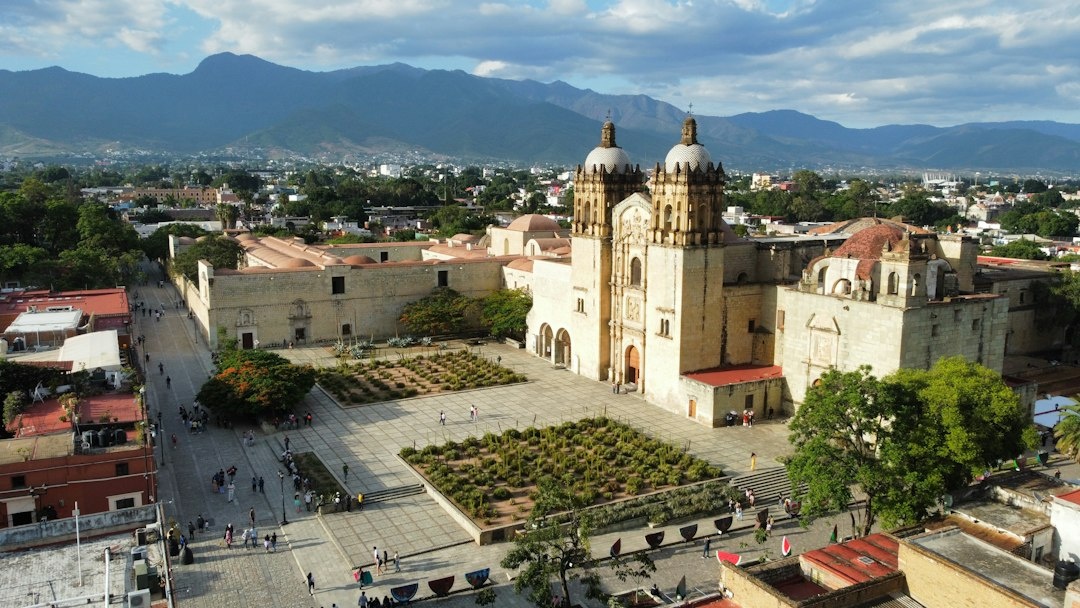 Which Oaxaca Día de los Muertos Events Are Best for Smartphone Photographers Over 60? A Data-Driven Ranking of Panteón de Xoxocotlán, the Etla Muerteada, Mercado Benito Juárez Tapetes, and Centro Comparsas by Measured Light Levels, Crowd Density, Standing Time, Seated Vantage Points, Night-Mode Exposure Settings, and Tour vs Taxi Costs
