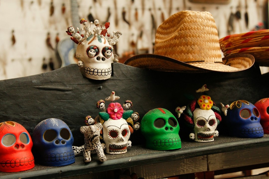 Quels événements du Día de los Muertos à Oaxaca sont les meilleurs pour les photographes au smartphone de plus de 60 ans ? Un classement fondé sur les données : Panteón de Xoxocotlán, Muerteada d'Etla, tapetes du Mercado Benito Juárez et comparsas du Centro Histórico, selon le niveau de lumière mesuré, la densité de foule, le temps debout, les points de vue assis, les réglages du mode nuit et le coût visite contre taxi